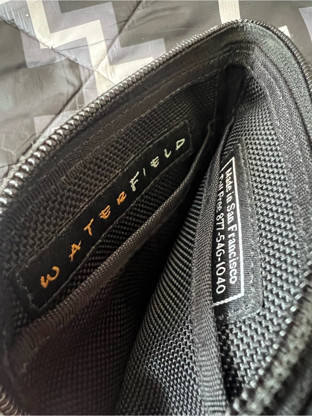 Waterfield Black Zippered Key & Card Holder - Men's Compact Organizer